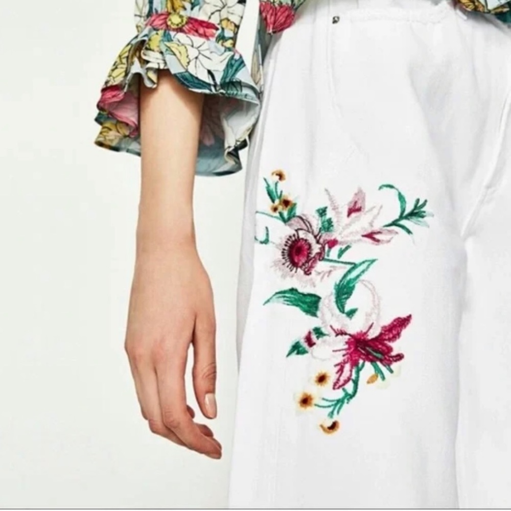 Zara‎ White Denim Jeans Embroidery Floral Cropped
